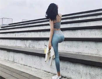 被命运之绳捆吧绑的女子
