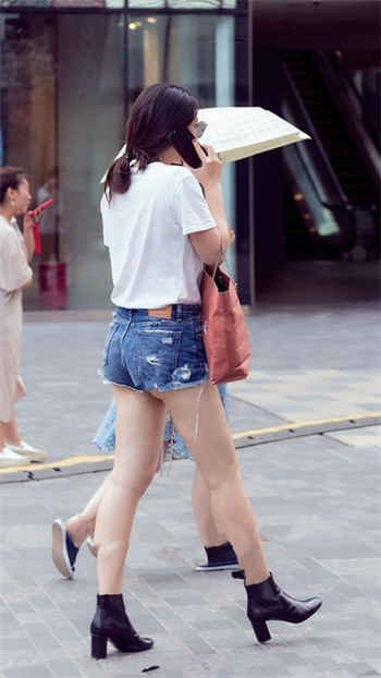 丈夫住院妻子探望如如