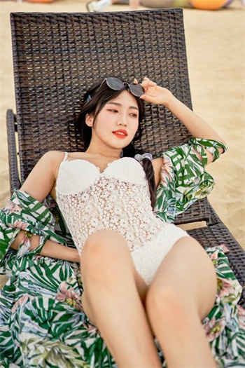 抖音女王精神小妹哭的视频