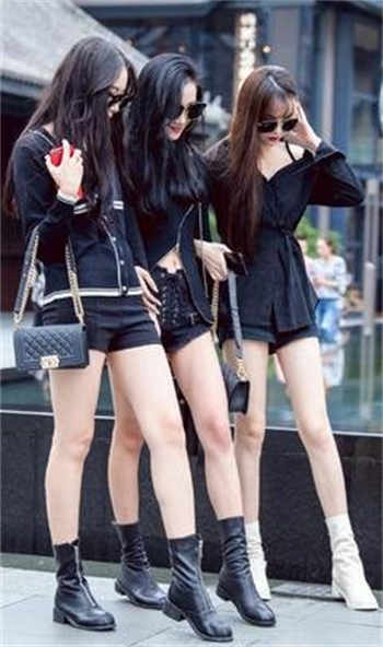 看到会计妈妈和领导
