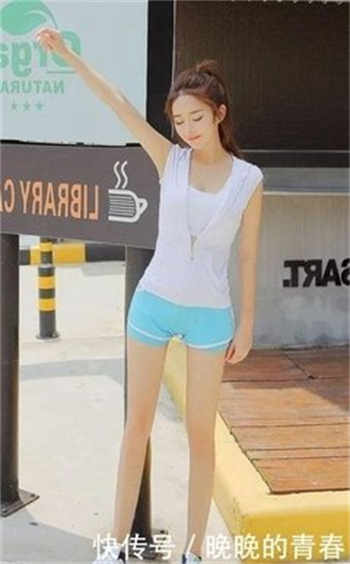 女友在游泳课被三个人