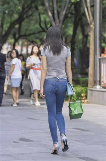 吴梦梦出差