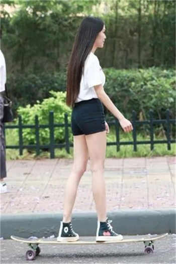 中国年老人在公园做性活动