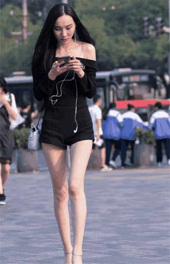 初一游泳课忘带了泳衣