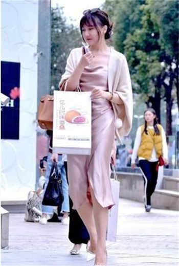 看到会计妈妈和领导