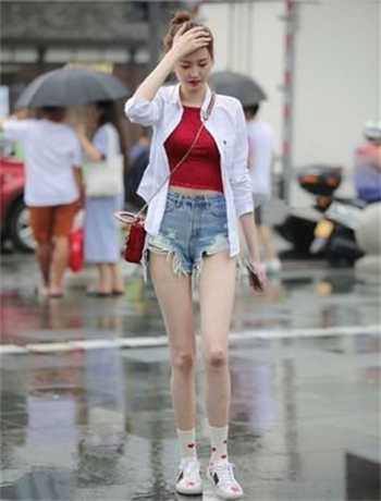 新娘拍婚纱照却与摄影师
