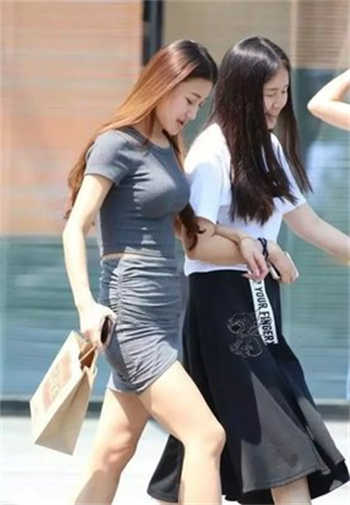抖音里装傻子的那个女的