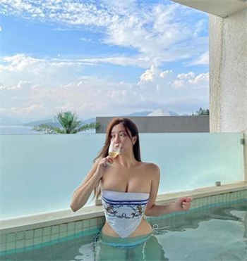 杨雨婷照顾高书记