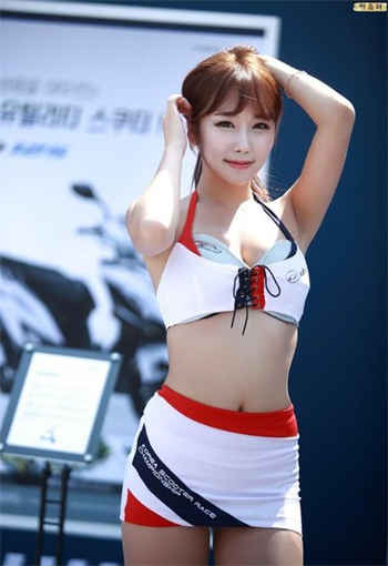 女主播叫男房东修空调视频