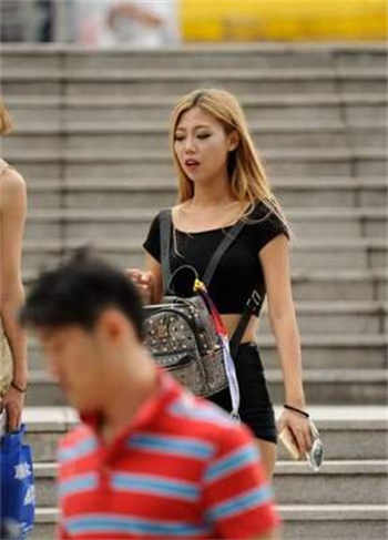 女友小叶孝敬陈伯